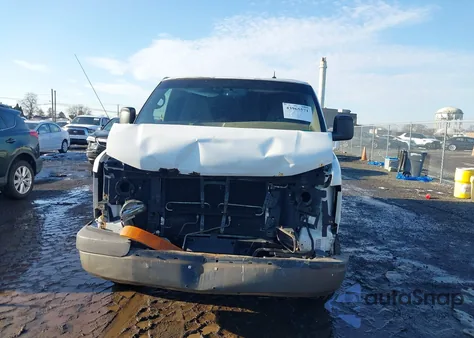 2013 Chevrolet Express 2500 Work Van z USA, uszkodzony, nr VIN 1GCWGGFA8D1158360